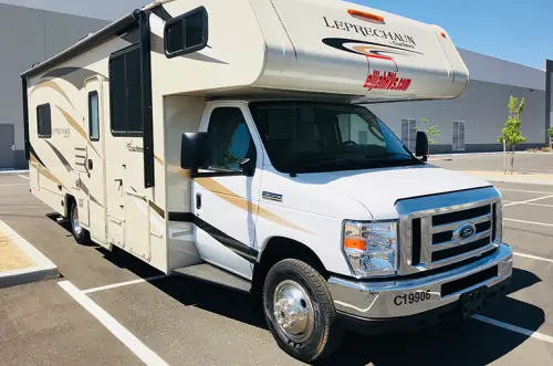 29 FT COACHMEN LEPRECHAUN CLASS C NON SLIDE