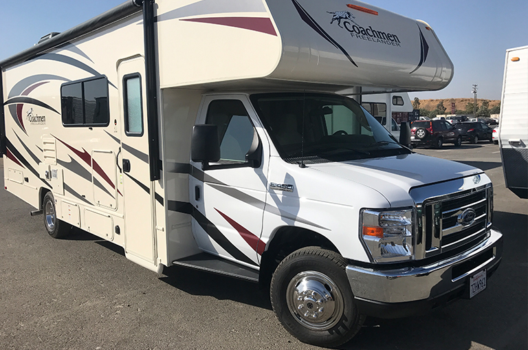 29 FT COACHMEN FREELANDER CLASS C 2 SLIDES