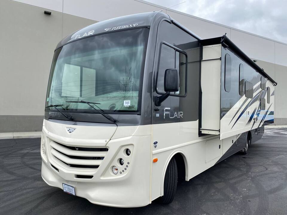 Fleetwood Flair 2022, 35 Foot Long, Class A, Gas, Double Slide
