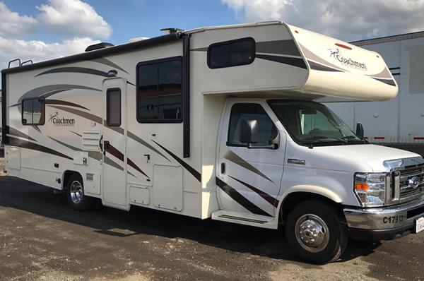 29 FT COACHMEN FREELANDER CLASS C NON SLIDE